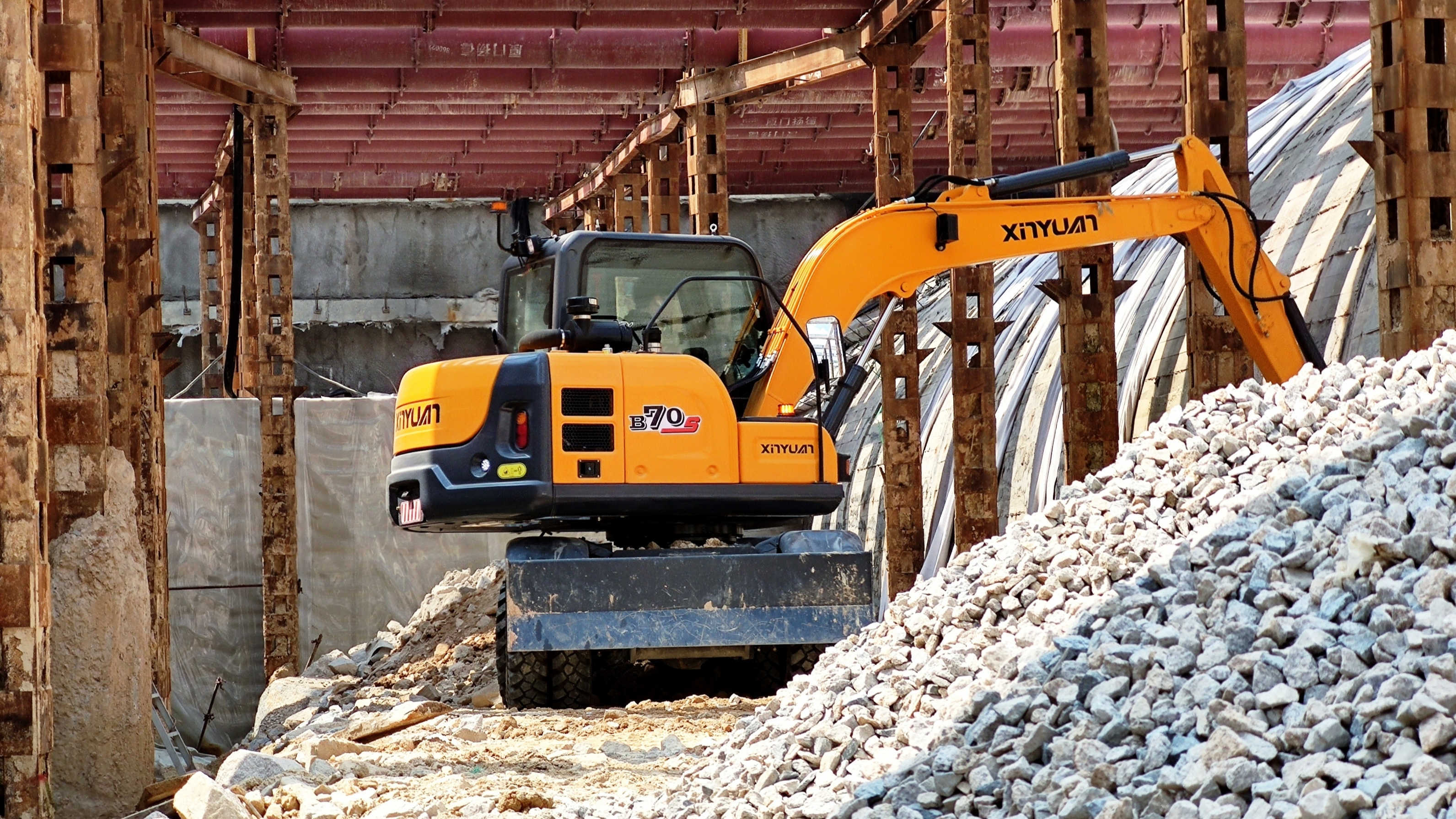 Master excavator operator shares tips for better use of wheeled excavators